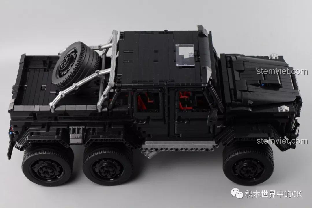 Góc nhìn 3/4 từ phía trước của Mô hình Mercedes G-Class 6x6 LE-J901.