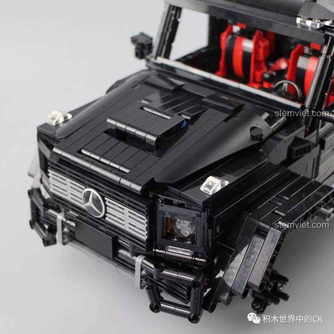Lắp ráp phần nắp capo và hoàn thiện đầu xe của đồ chơi mô hình Xe Bán Tải Địa Hình Mercedes G63 AMG 6x6 J901.