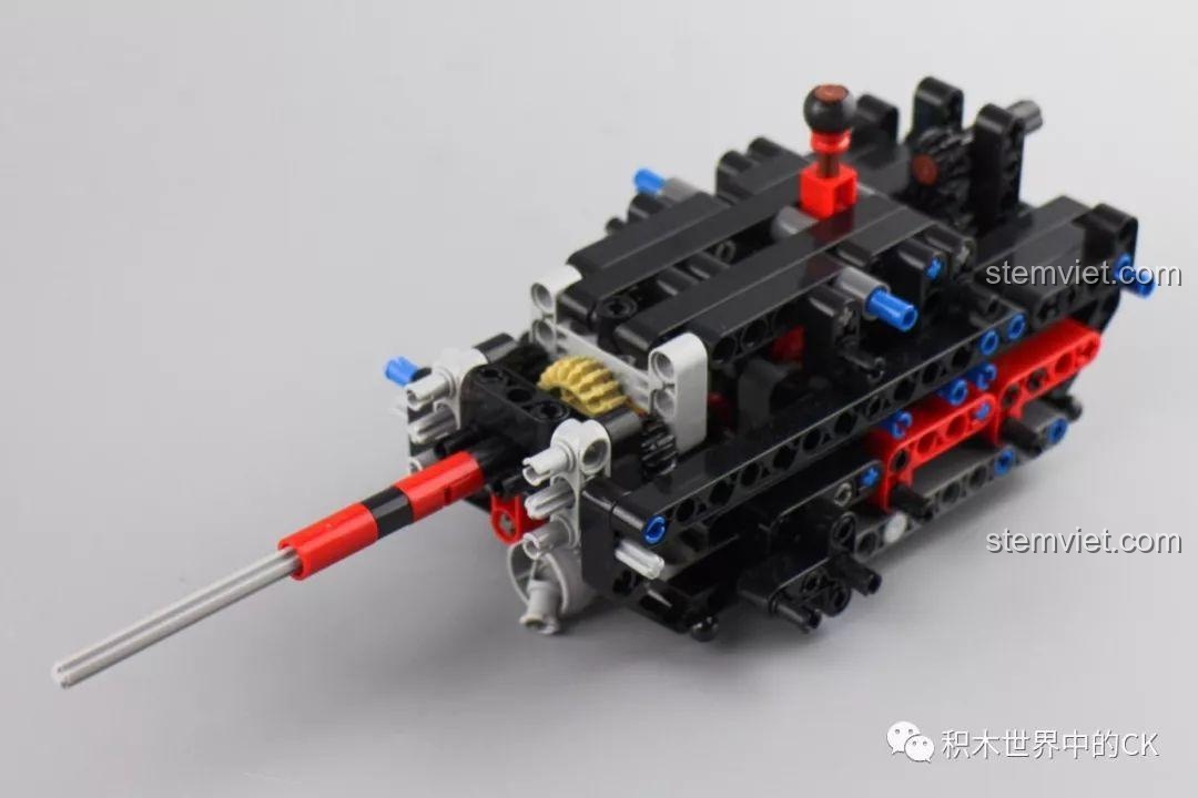 Cận cảnh trục truyền động và hệ thống bánh răng của đồ chơi mô hình Xe Bán Tải Địa Hình Mercedes G63 AMG 6x6 J901.