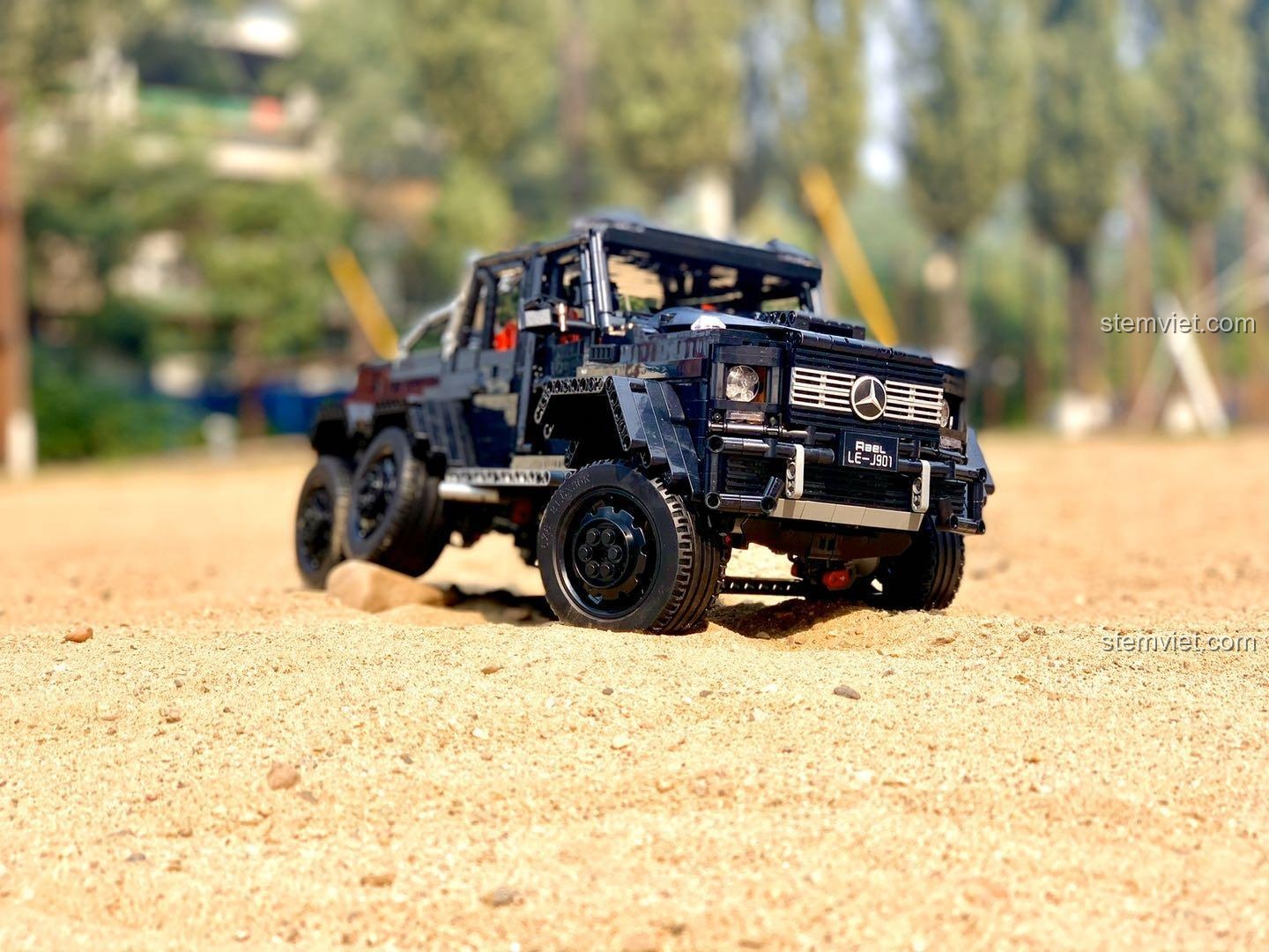 Bộ lắp ráp Rael LE-J901 Mercedes G63 AMG 6x6 trên cát, mô hình xe địa hình 6 bánh chi tiết.