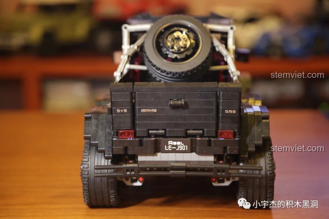 Mô hình đồ chơi lắp ráp Rael LE-J901 Mercedes G63 AMG 6x6 đã hoàn thành, nhìn từ phía trước.