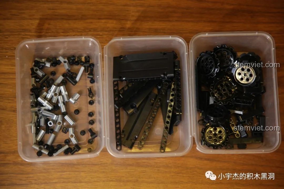 Mô hình đồ chơi lắp ráp Rael LE-J901 Mercedes G63 AMG 6x6 đã hoàn thành, nhìn từ phía trước với nắp capo đóng.