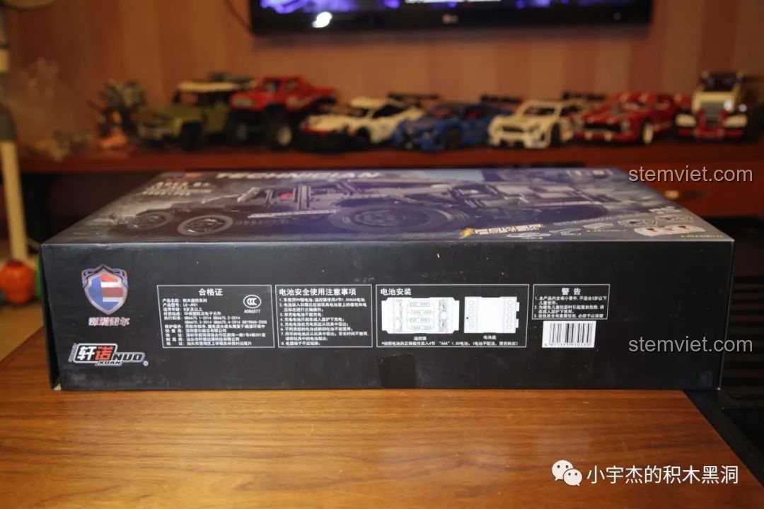 Cạnh hộp đồ chơi lắp ráp Rael LE-J901 Mercedes G63 AMG 6x6 với các thông tin sản phẩm và cảnh báo an toàn.