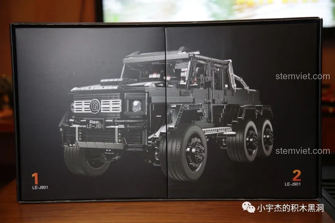 Hộp đồ chơi lắp ráp Rael LE-J901 Mercedes G63 AMG 6x6 mở ra thành hai phần lớn, tiện lợi cho việc sắp xếp linh kiện.