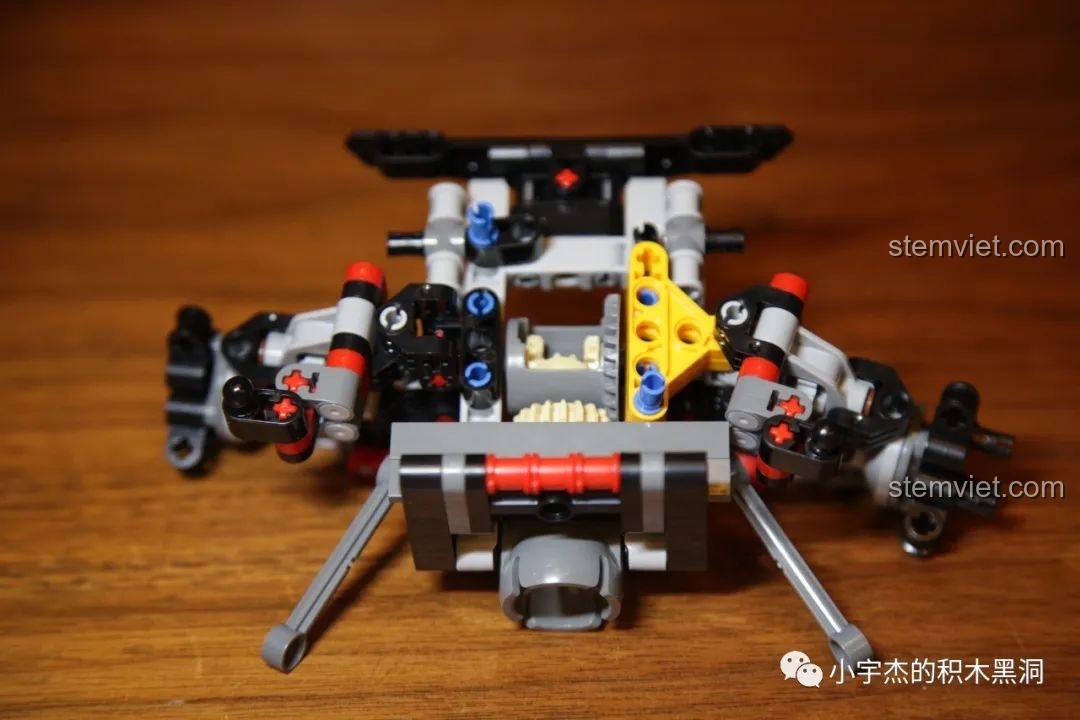 Ba bộ phận treo sau đã hoàn thành trong bộ Rael LE-J901 Mercedes G63 AMG 6x6, sẵn sàng kết nối.