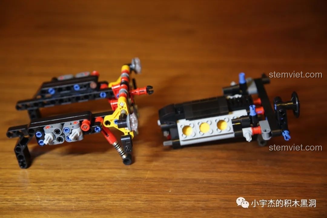 Hệ thống lái và một phần khung gầm của bộ Rael LE-J901 Mercedes G63 AMG 6x6 đang được lắp ráp.