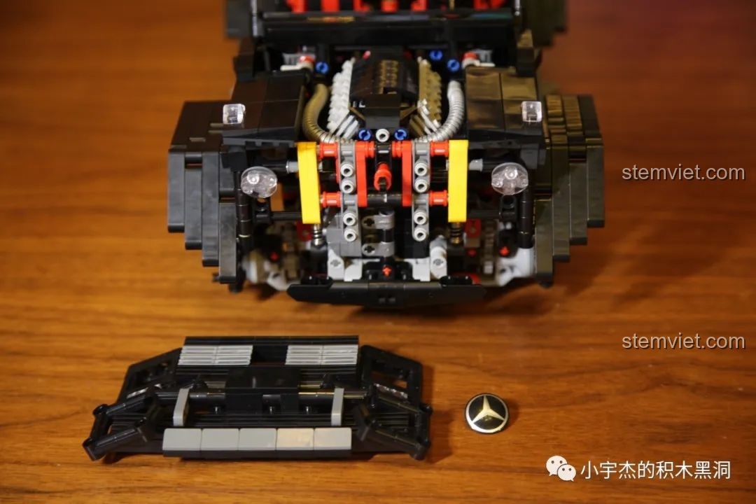 Các mảnh ghép của bước 6 trong bộ Rael LE-J901 được phân loại trong các hộp nhỏ, sẵn sàng hoàn thiện mô hình.