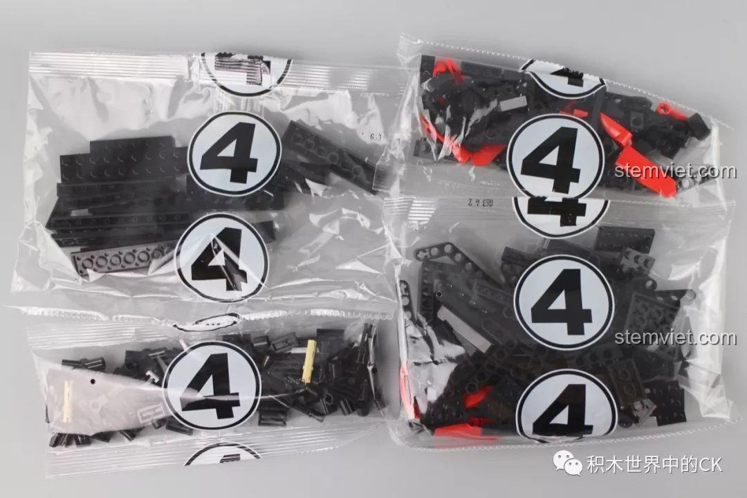 Các túi chi tiết số 4 của đồ chơi lắp ghép Mô hình Mercedes G-Class 6x6, dùng để lắp nội thất và phần đầu xe.