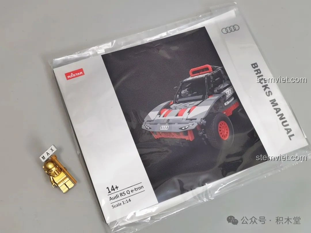 Sách hướng dẫn lắp ráp chi tiết của bộ RASTAR 92700 Audi RS Q e-tron, với hình ảnh minh họa rõ ràng từng bước.