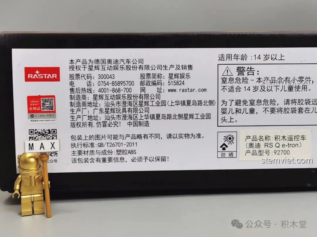 Thông tin bản quyền chính thức từ Audi AG trên hộp bộ lắp ghép RASTAR 92700 Audi RS Q e-tron, đảm bảo chất lượng và tính xác thực.