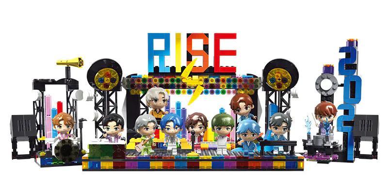 Mô hình Sân khấu Tốt nghiệp R1SE 60004 với 11 minifigure, màu sắc tươi sáng, thiết kế chi tiết, phù hợp cho bé trai 6 tuổi