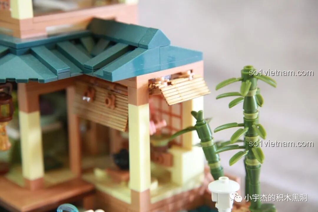 Chi tiết rèm tre và đèn lồng treo trong mô hình inbrixx 880018 Ngôi Nhà Nhật Bản Kumamon.