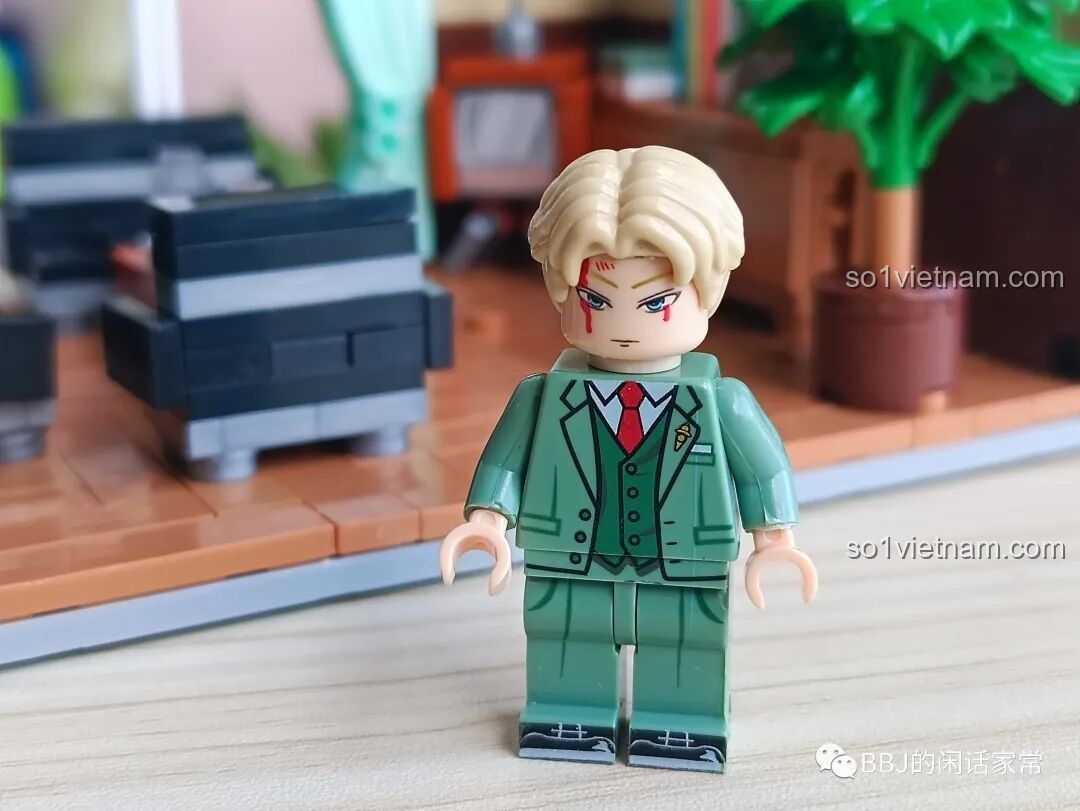 Minifigure Loid Forger với biểu cảm khác trong bộ lắp ghép RENZAIMA 745.