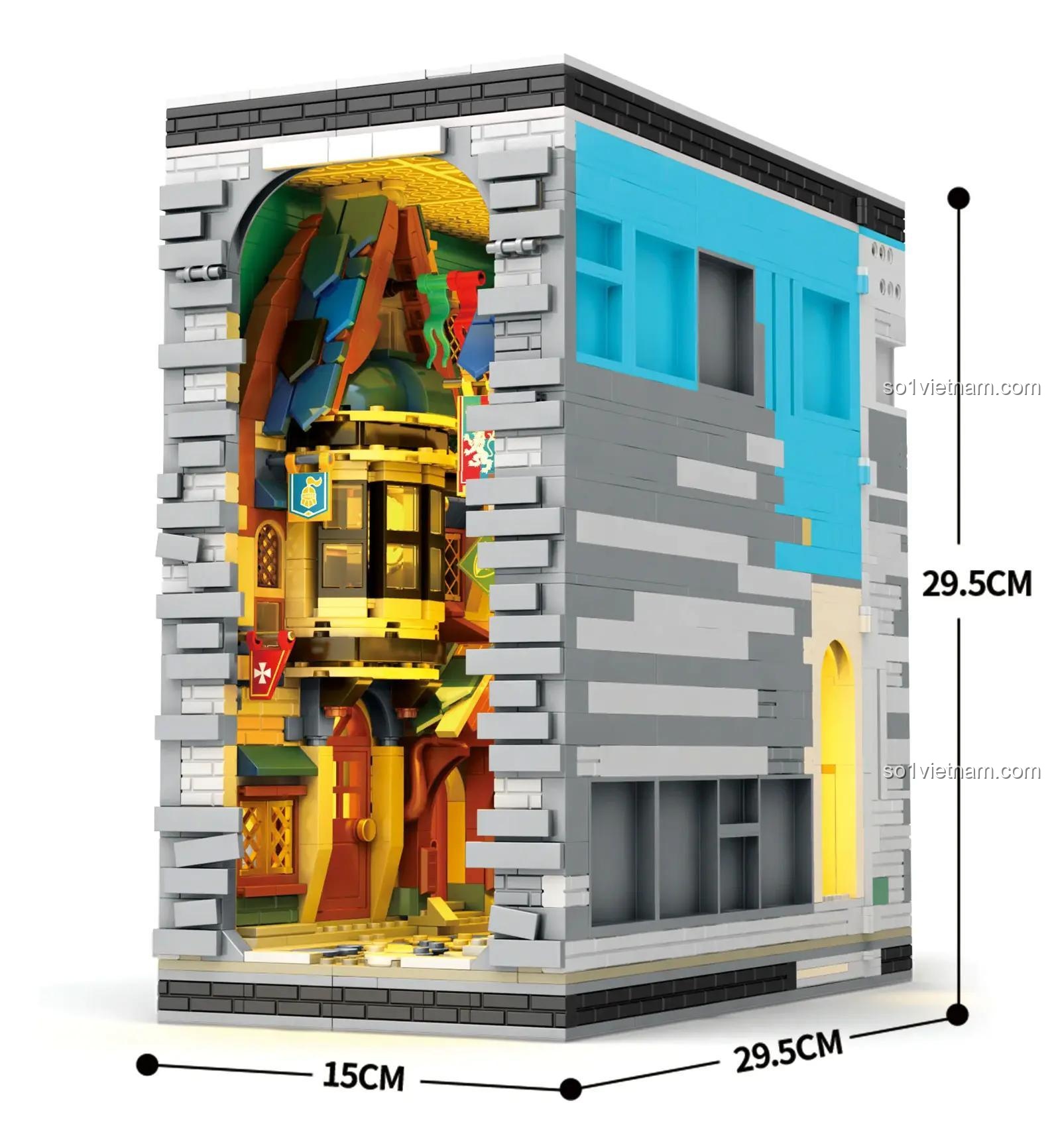 Kích thước mô hình Reobrix 66026 Giá Đỡ Sách Phố Chợ, bộ xếp hình kiến trúc Trung Cổ Châu Âu với 2922 chi tiết, phù hợp thanh niên 14 tuổi.