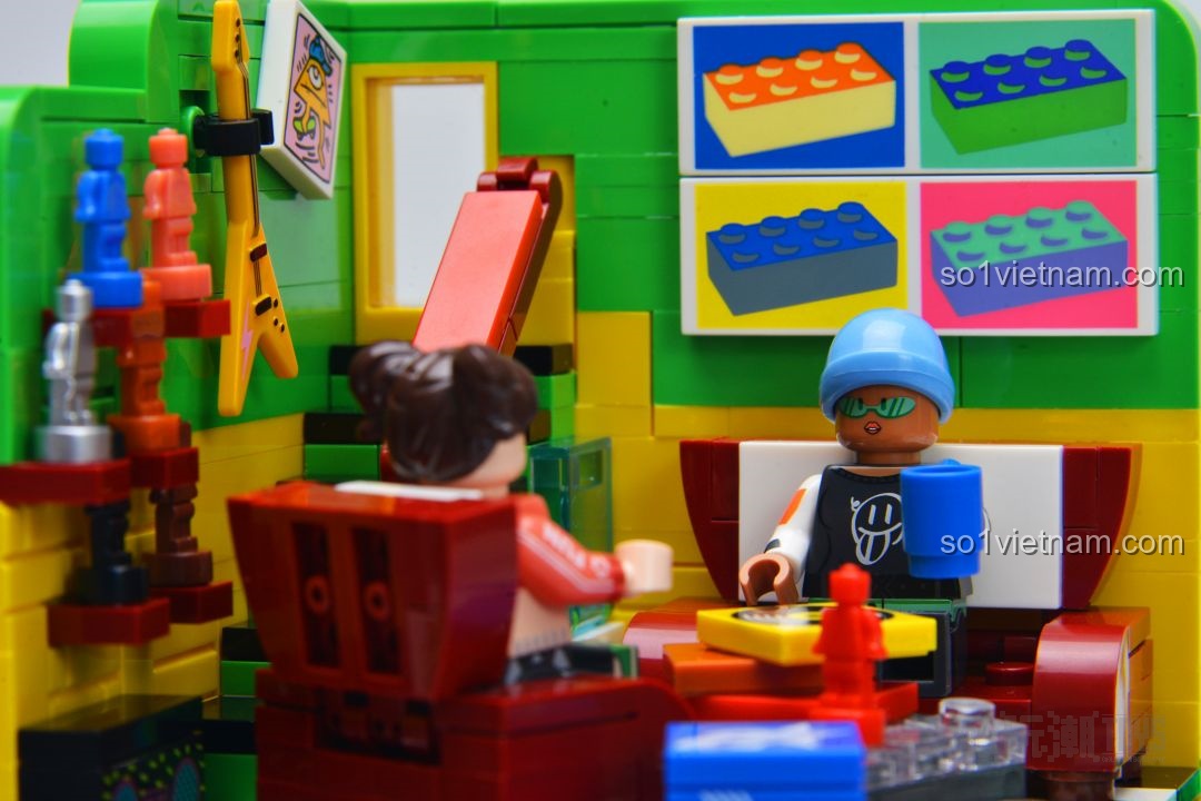 Góc nhìn từ phía sau của mô hình AREA-X AX0080 Pop Life, cho thấy sự tỉ mỉ trong từng chi tiết nhỏ.