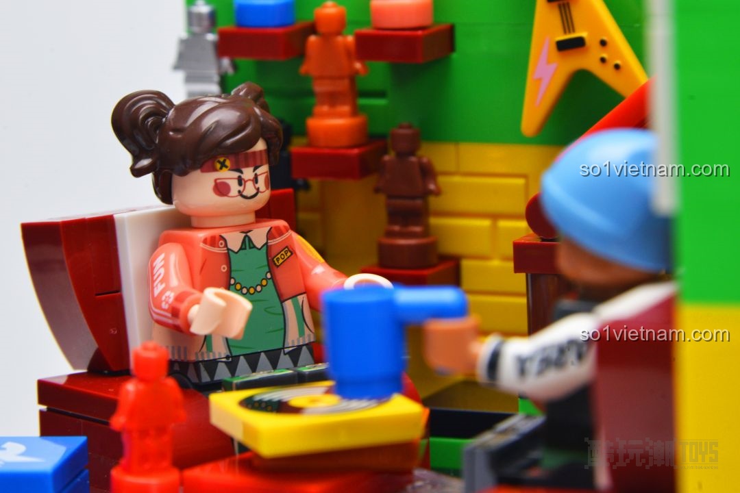 Mô hình AREA-X AX0080 Pop Life hoàn chỉnh được đặt gọn gàng trong hộp trưng bày acrylic.