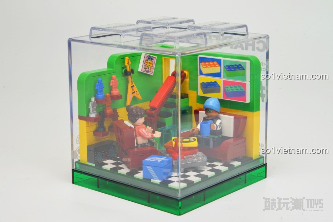 Một góc nhìn khác của mô hình AREA-X AX0080 Pop Life trong hộp trưng bày, làm nổi bật các chi tiết.