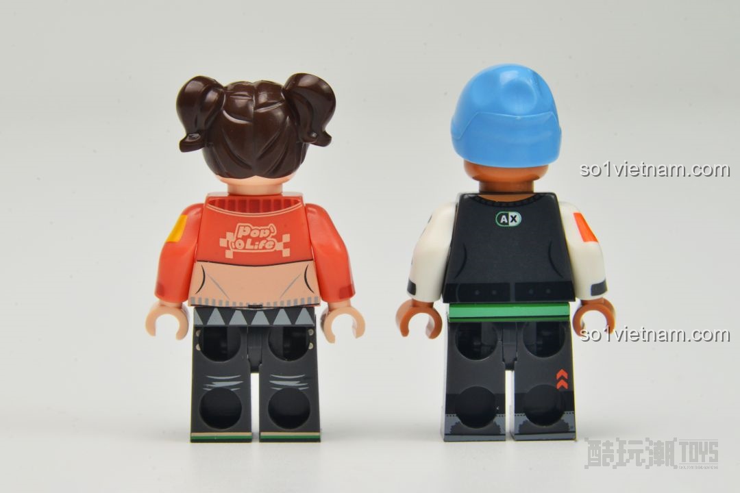 Bắt đầu lắp ráp mô hình AREA-X AX0081 City Park với nền xanh dương, tạo không gian xanh mát.