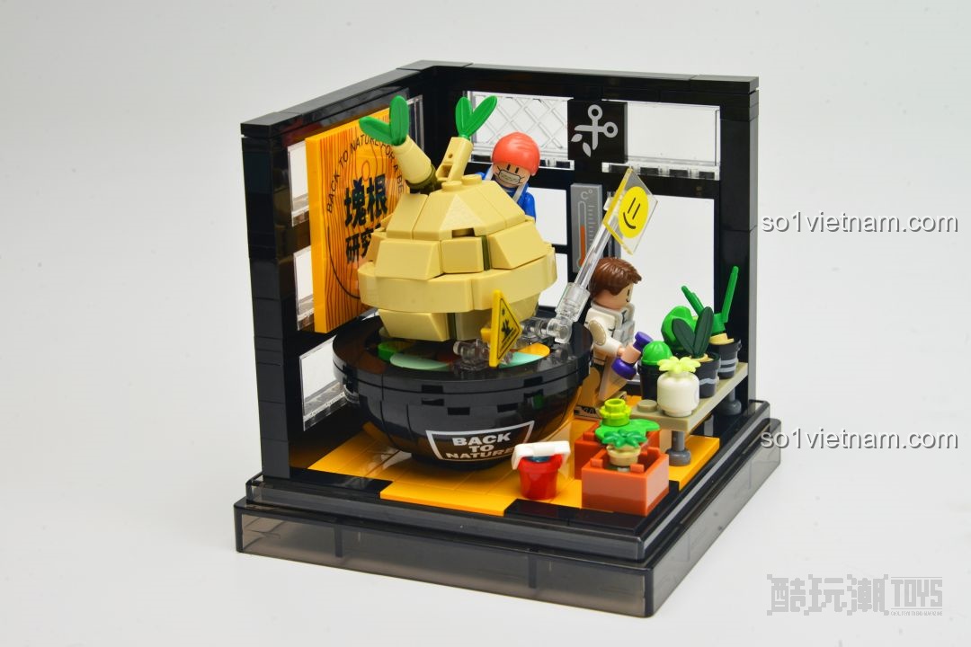 Bắt đầu lắp ráp mô hình AREA-X AX0083 Games World với nền tím và các mảnh ghép trong suốt, tạo hiệu ứng ảo diệu.