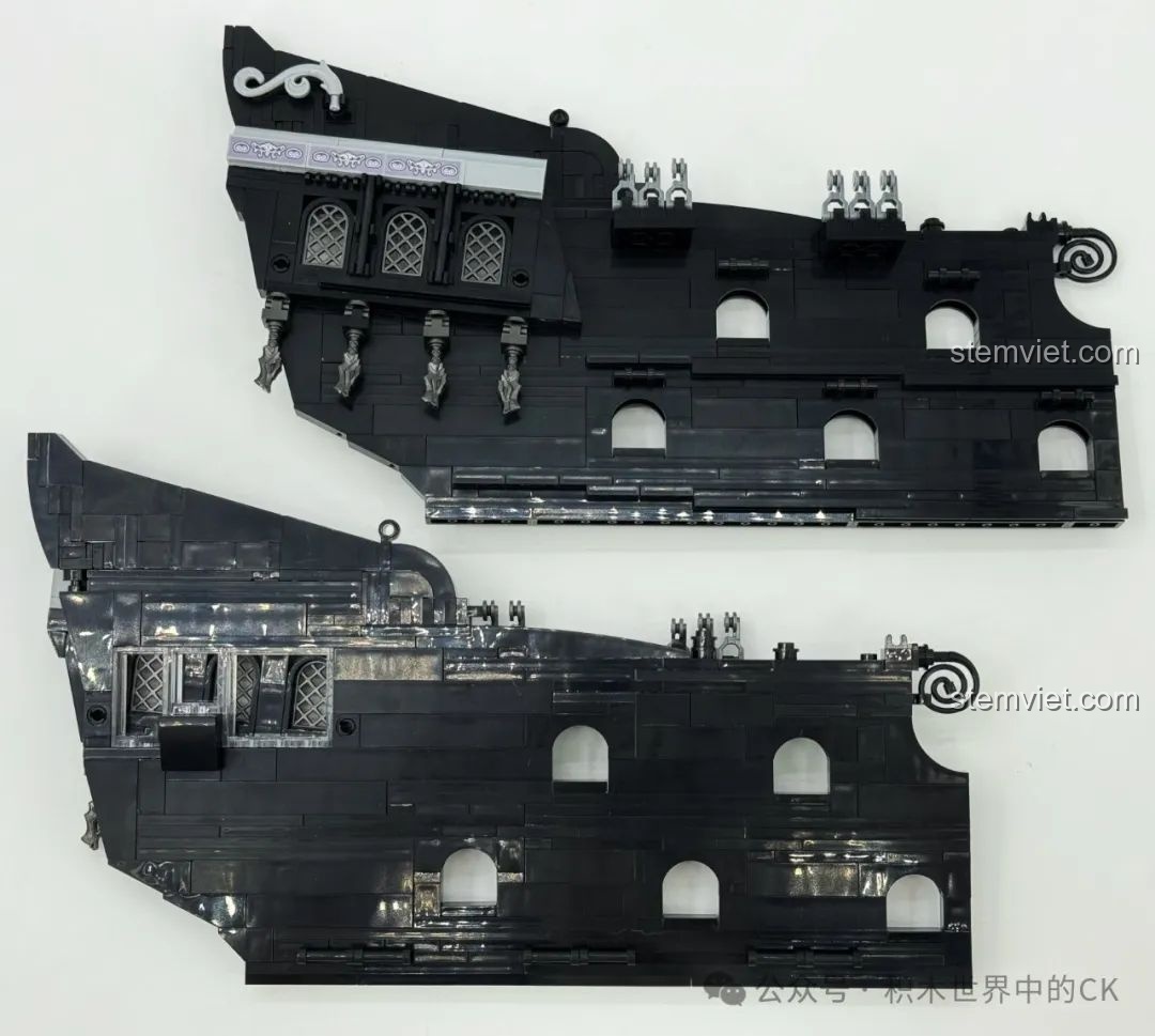 Các tấm thân tàu bên hông của bộ BAKA 33305 Mô hình Tàu Cướp Biển Đen, với các ô cửa sổ.