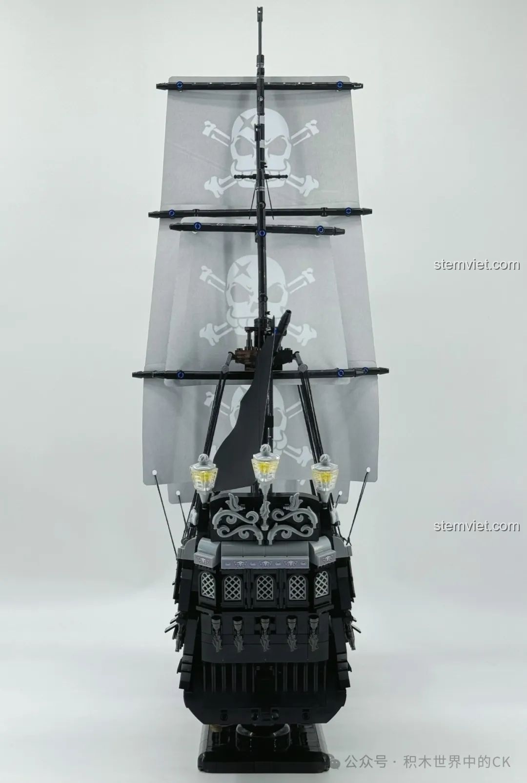 Cận cảnh bảng tên