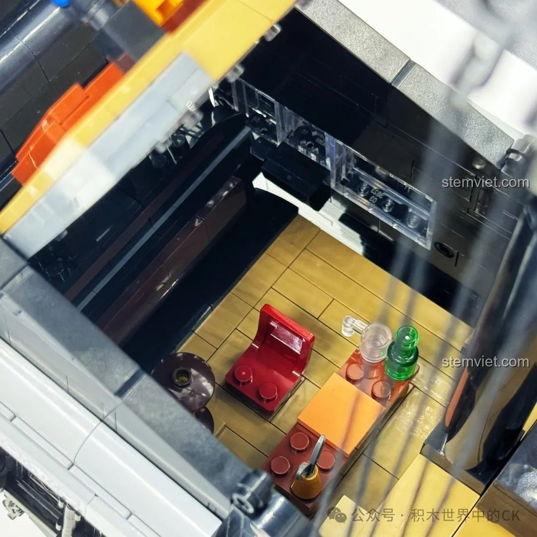 Minifigure Luffy và Zoro từ One Piece trên boong tàu BAKA 33305 Tàu Cướp Biển Đen.