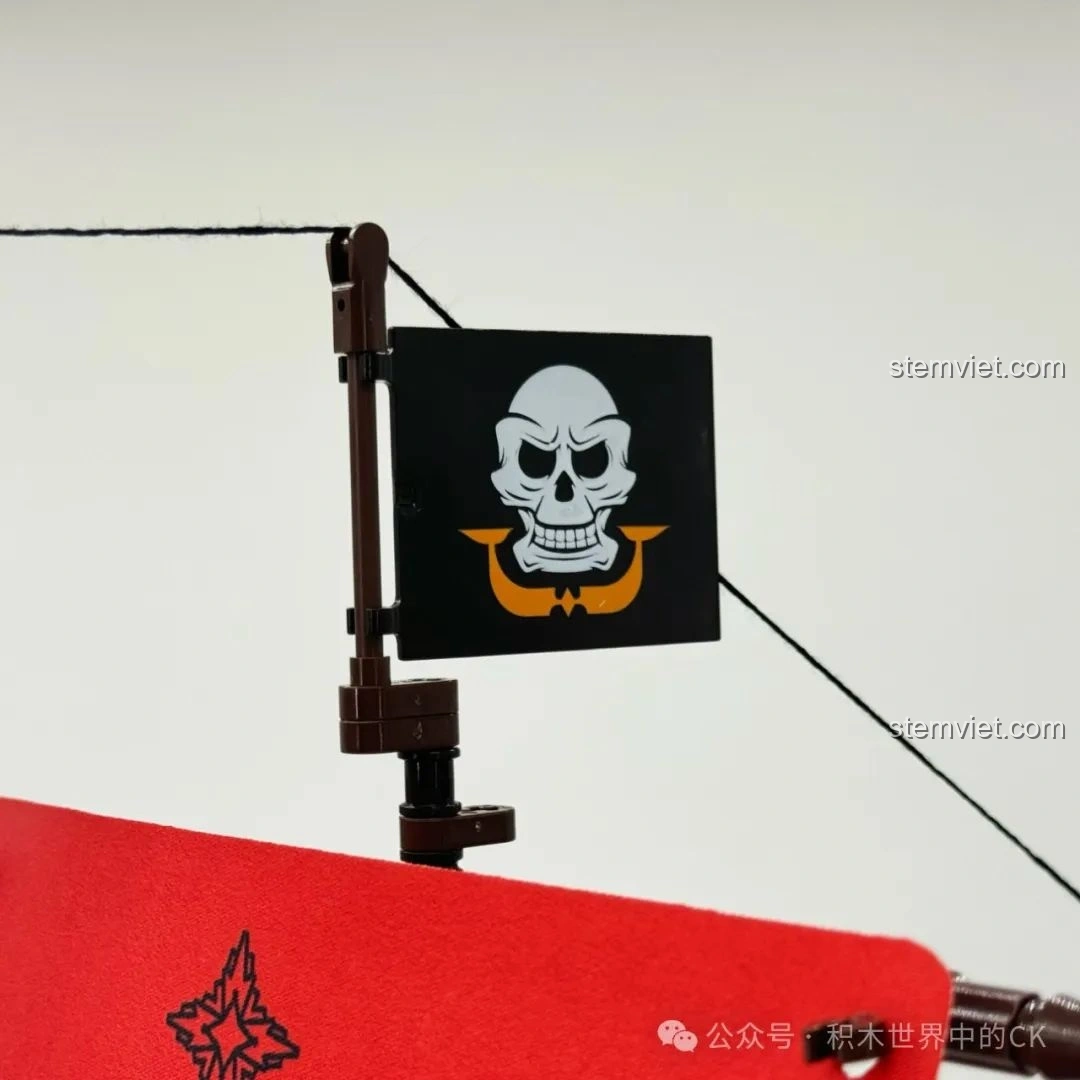 Minifigure cướp biển và thuyền trưởng trên boong của bộ lắp ghép Mô hình Tàu Hải Tặc BAKA33306.