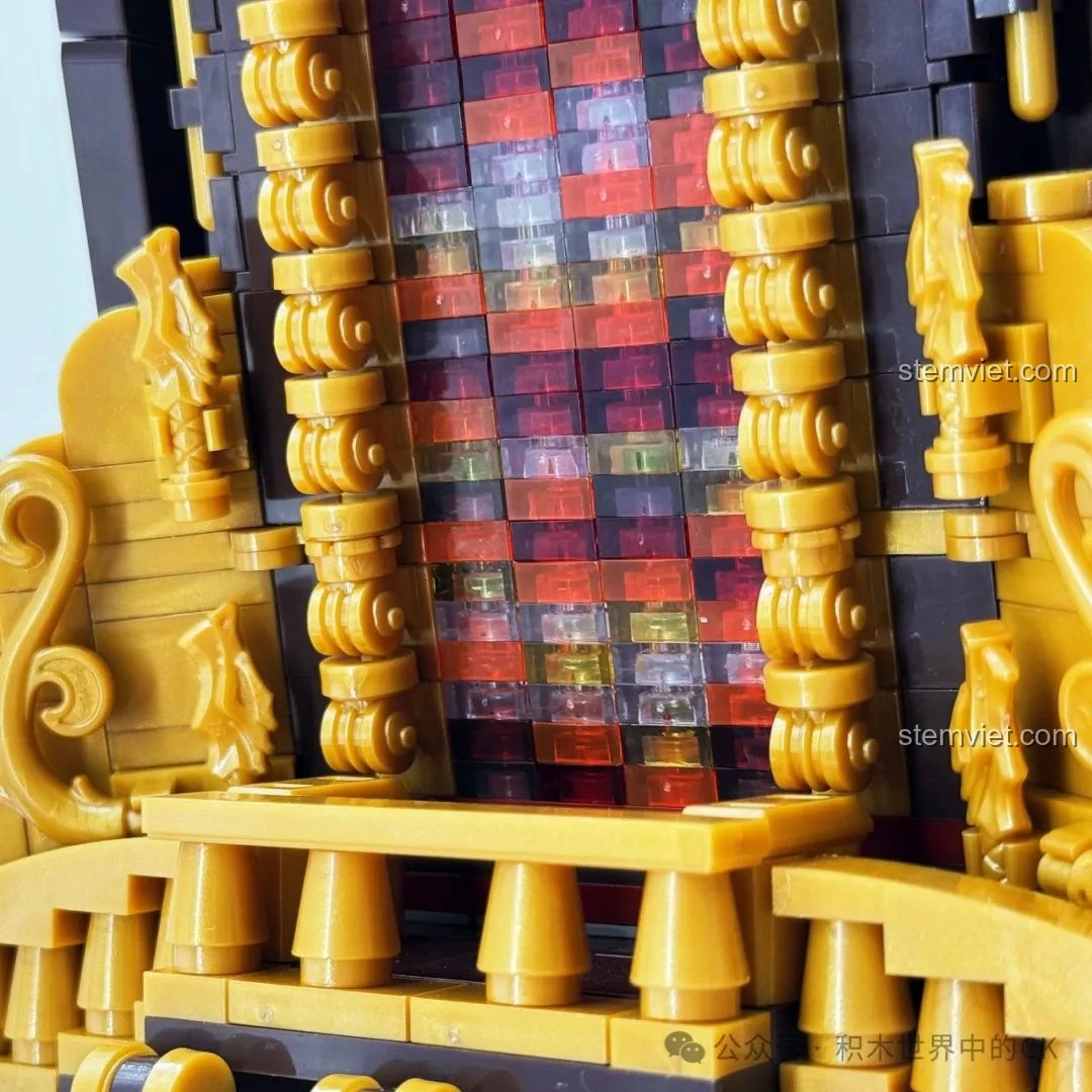 Minifigure nàng tiên cá trên cột buồm của bộ lắp ghép Mô hình Tàu Hải Tặc BAKA33306, sống động.