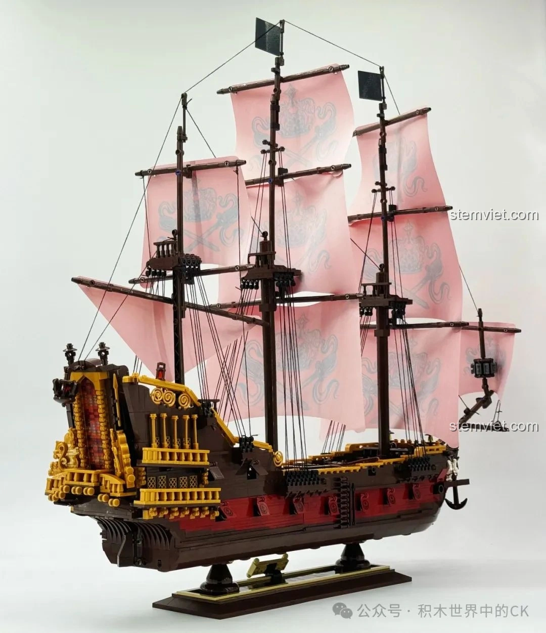 Góc nhìn tổng thể của bộ đồ chơi mô hình Tàu Hải Tặc BAKA33306, kích thước ấn tượng.