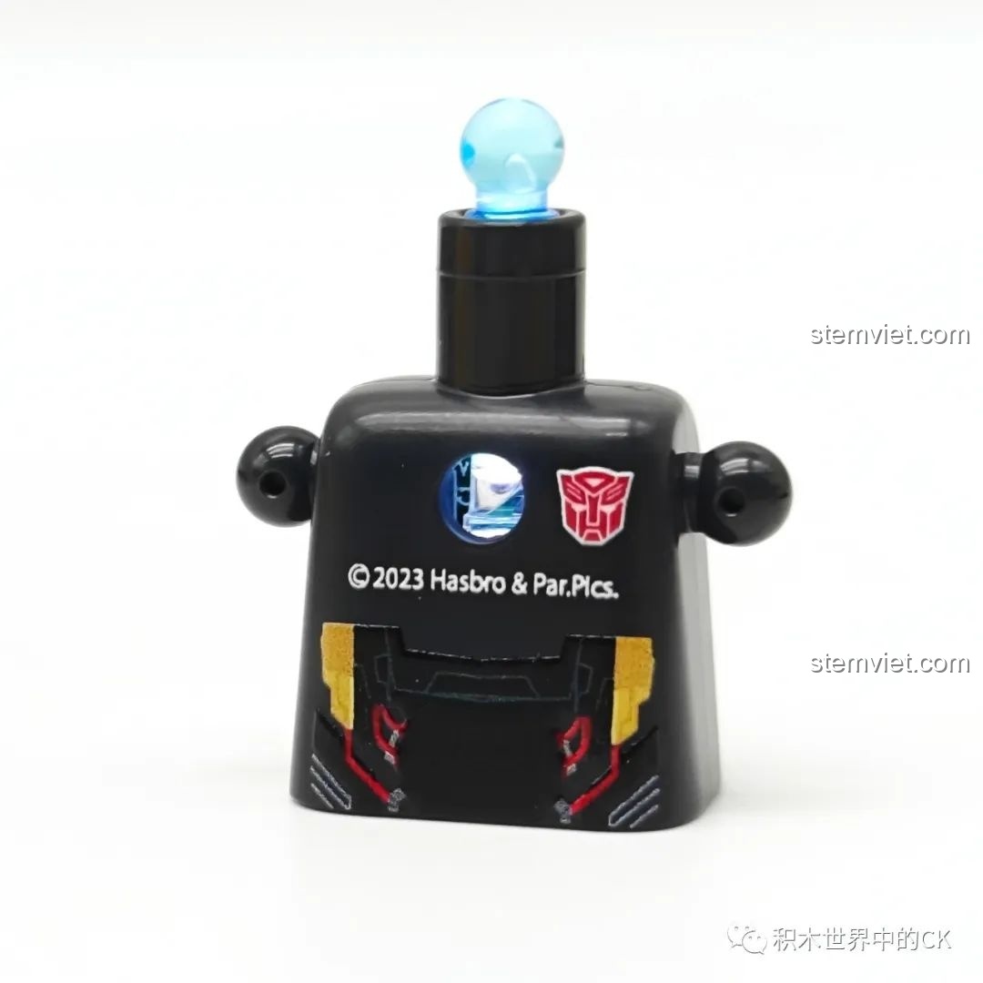 Khối phát sáng đặc biệt đi kèm bộ lắp ráp BLOKEES 71142 Bumblebee, tạo hiệu ứng ánh sáng sống động cho mô hình robot.