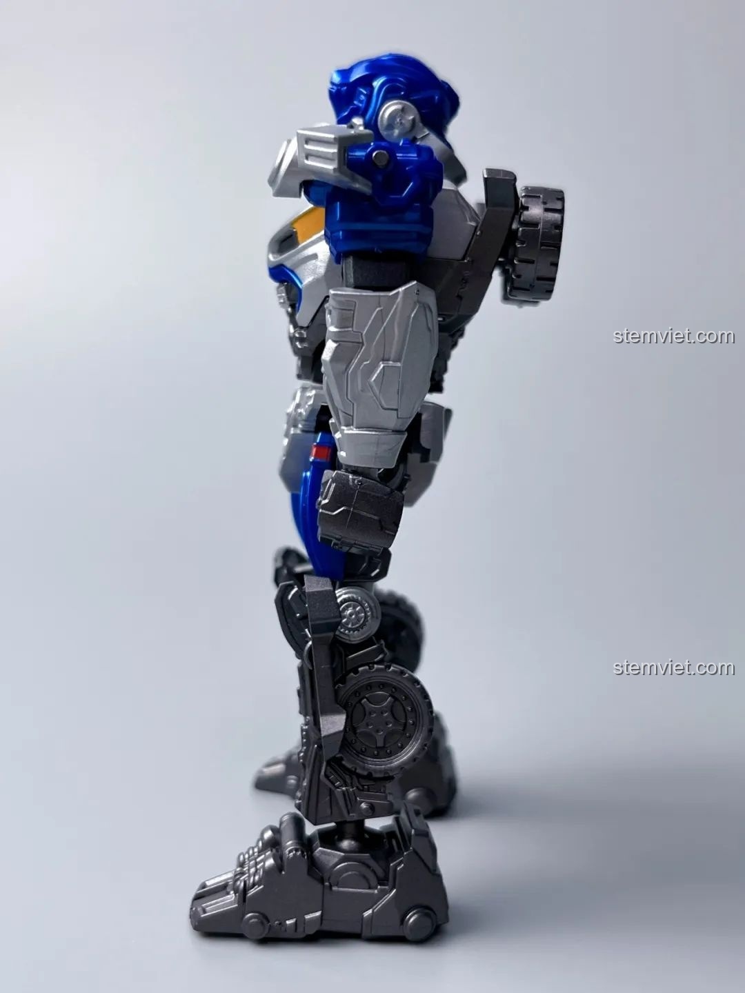 Mô hình BLOKEES 71151 Mirage Transformers đã lắp ráp nhìn từ góc nghiêng, thể hiện khớp cử động.