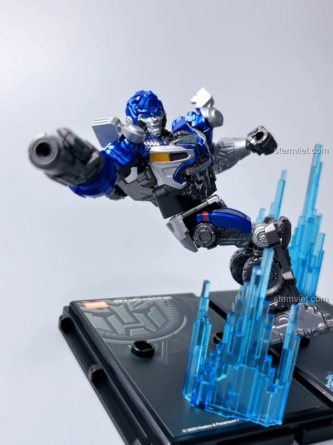 Mô hình BLOKEES 71151 Mirage Transformers tạo dáng bay lượn với súng, tư thế hành động.
