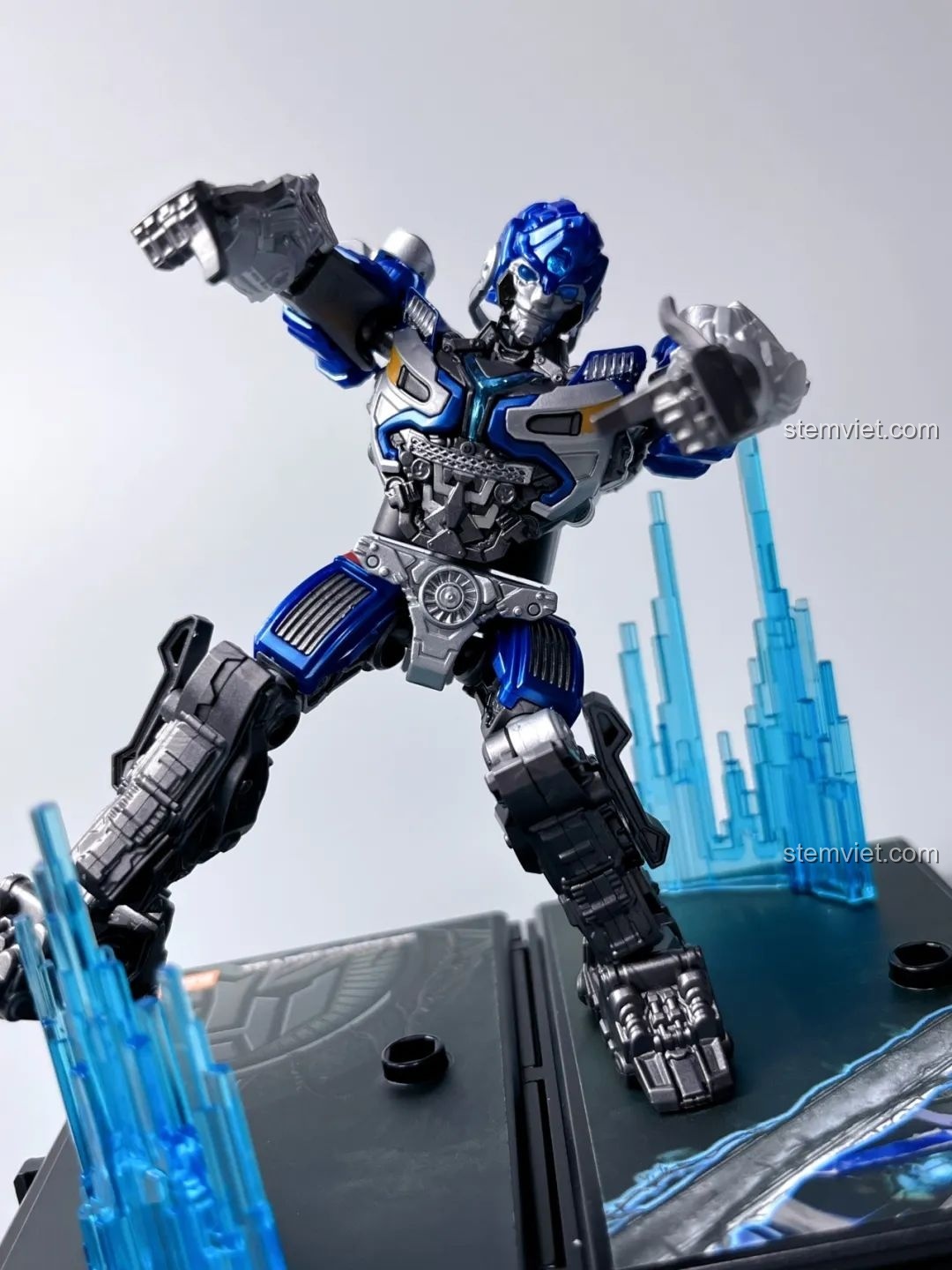 Mô hình BLOKEES 71151 Mirage Transformers tạo dáng sẵn sàng tấn công, đầy uy lực.