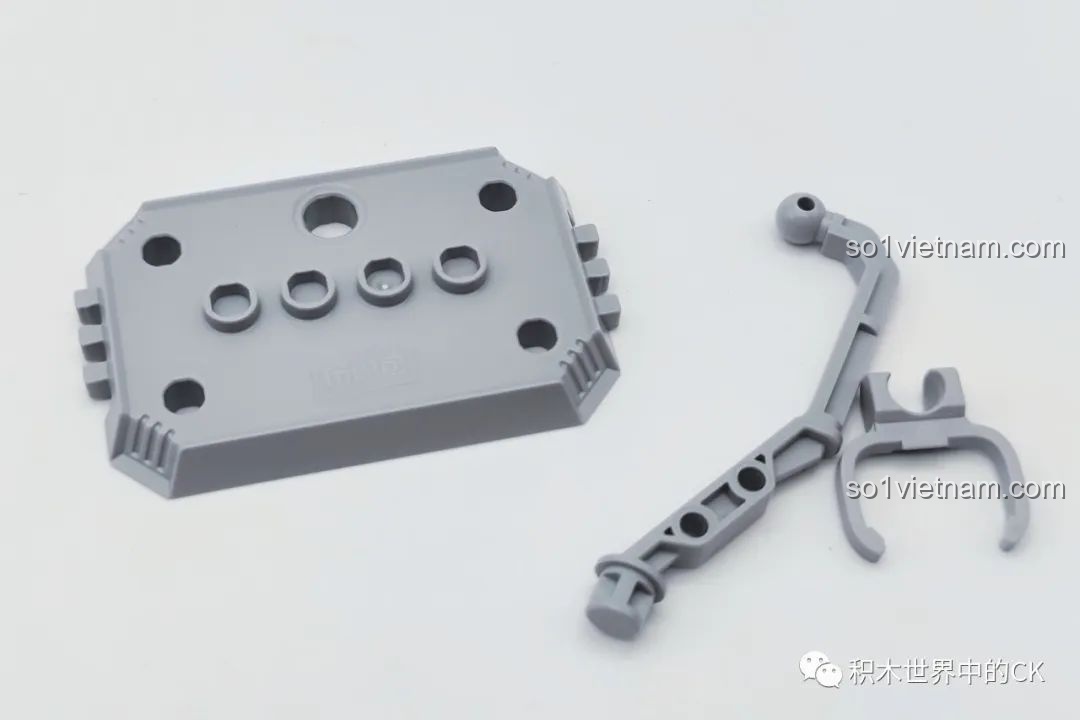 Đế trưng bày và thanh đỡ đi kèm bộ BLOKEES 71221 Ultraman GV-07, hỗ trợ tạo dáng bay lượn cho nhân vật.