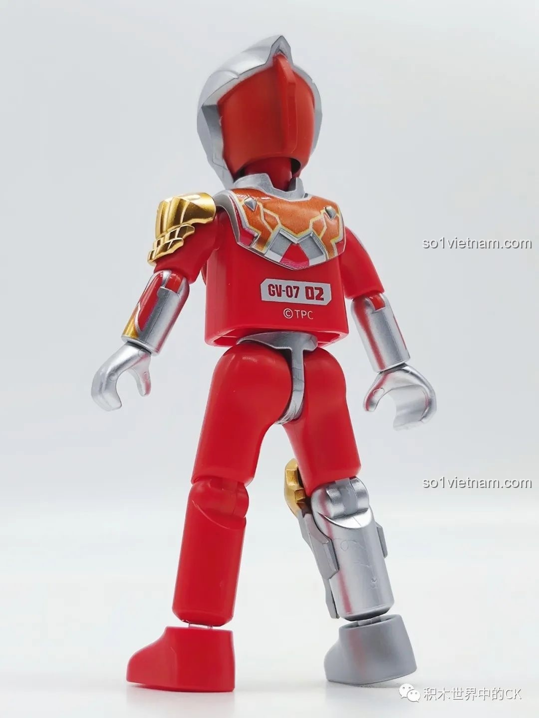 Mặt sau của Ultraman Dekaranger Dạng Mạnh BLOKEES 71221 Ultraman GV-07, chi tiết giáp và mã số.