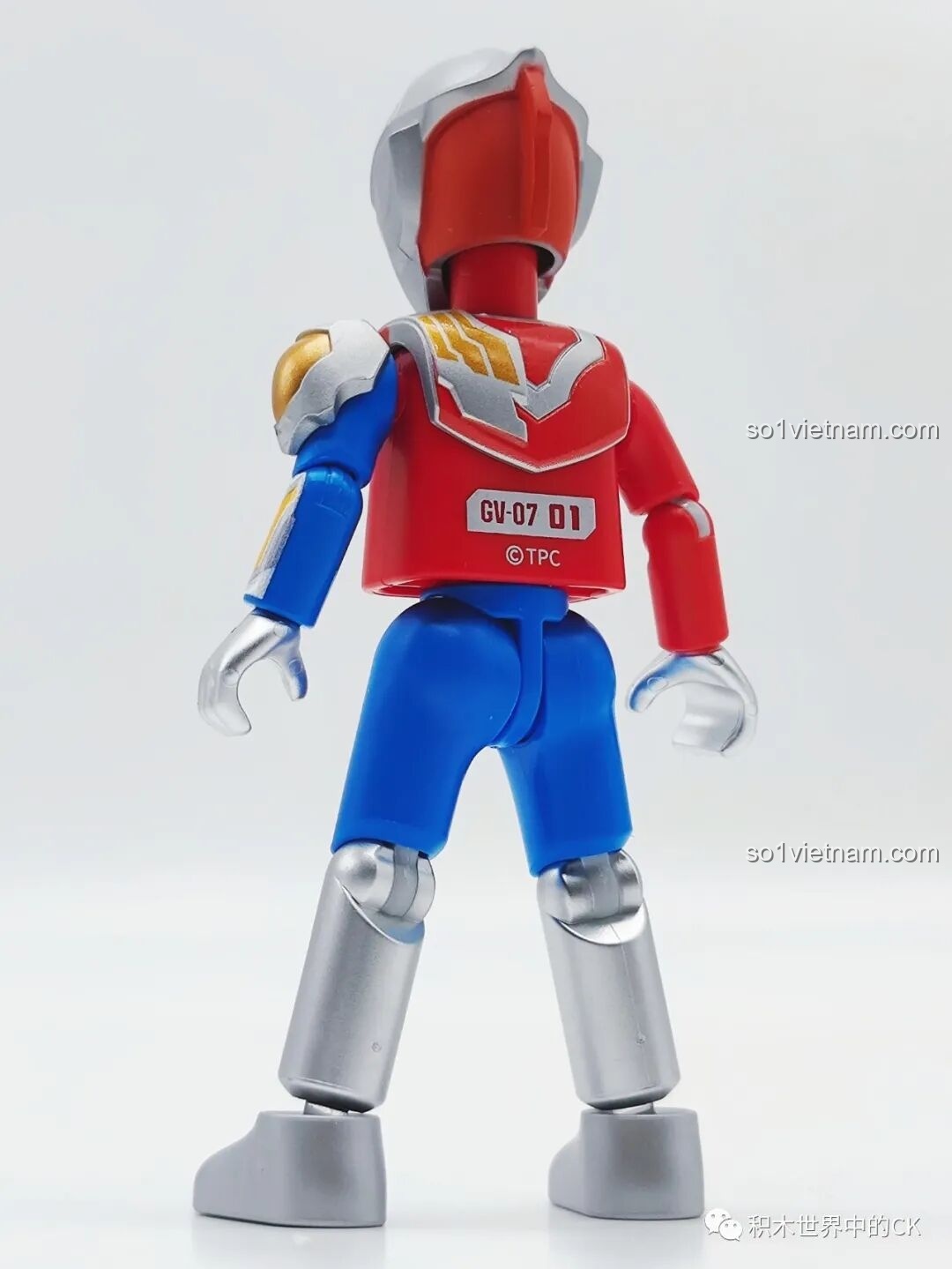 Mặt sau của Ultraman Dekaranger Dạng Sáng BLOKEES 71221 Ultraman GV-07, chi tiết giáp và mã số.