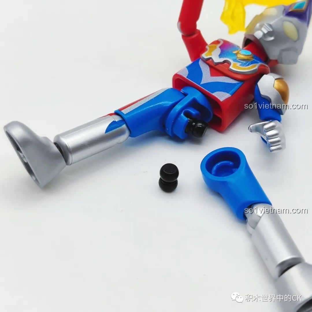 Cận cảnh khớp nối linh hoạt của mô hình BLOKEES 71221 Ultraman GV-07, cho phép thay đổi tư thế dễ dàng.
