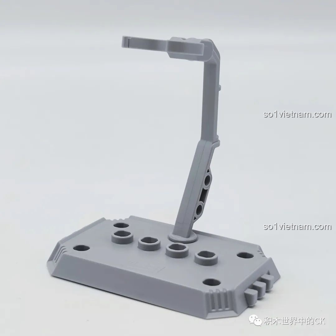 Thanh đỡ đã lắp ráp hoàn chỉnh từ bộ BLOKEES 71221 Ultraman GV-07, sẵn sàng cho các tư thế hành động.