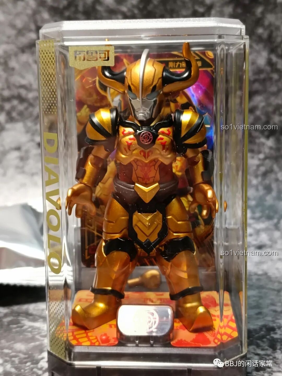 Diavolo trong hộp trưng bày của BLOKEES