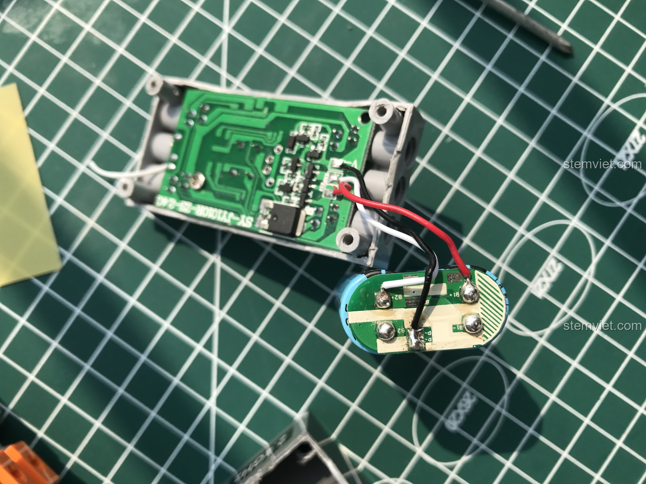 Tổng kết đánh giá pin và bộ điều khiển Double Eagle, phụ kiện đồ chơi lắp ráp.