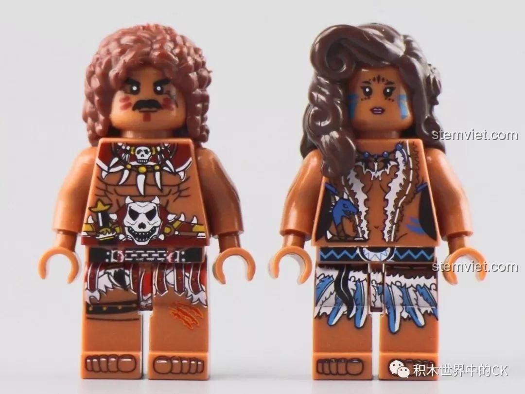 Hai minifigure thổ dân nam và nữ trong bộ lắp ráp Winner 8053 Bộ Lạc Khủng Long Chiến Long Kỷ Jura, với trang phục và kiểu tóc đặc trưng.