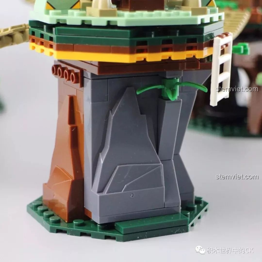 Cận cảnh những quả trứng khủng long được bảo vệ bên trong tòa tháp thứ ba của bộ lắp ráp Winner 8053 Bộ Lạc Khủng Long.