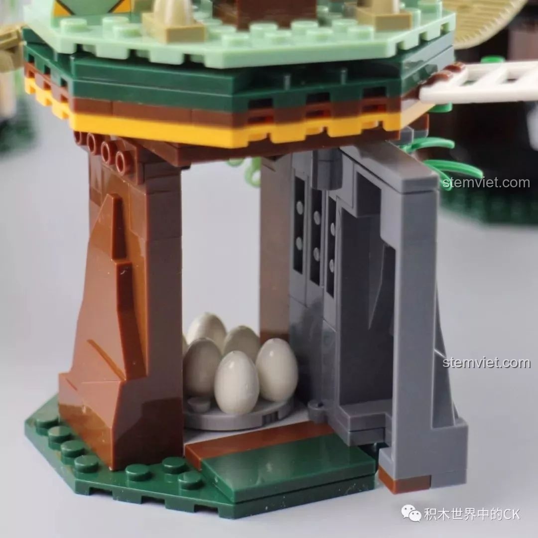 Tòa tháp thứ tư của bộ lắp ráp Winner 8053 Bộ Lạc Khủng Long Chiến Long Kỷ Jura, với các chi tiết trang trí.