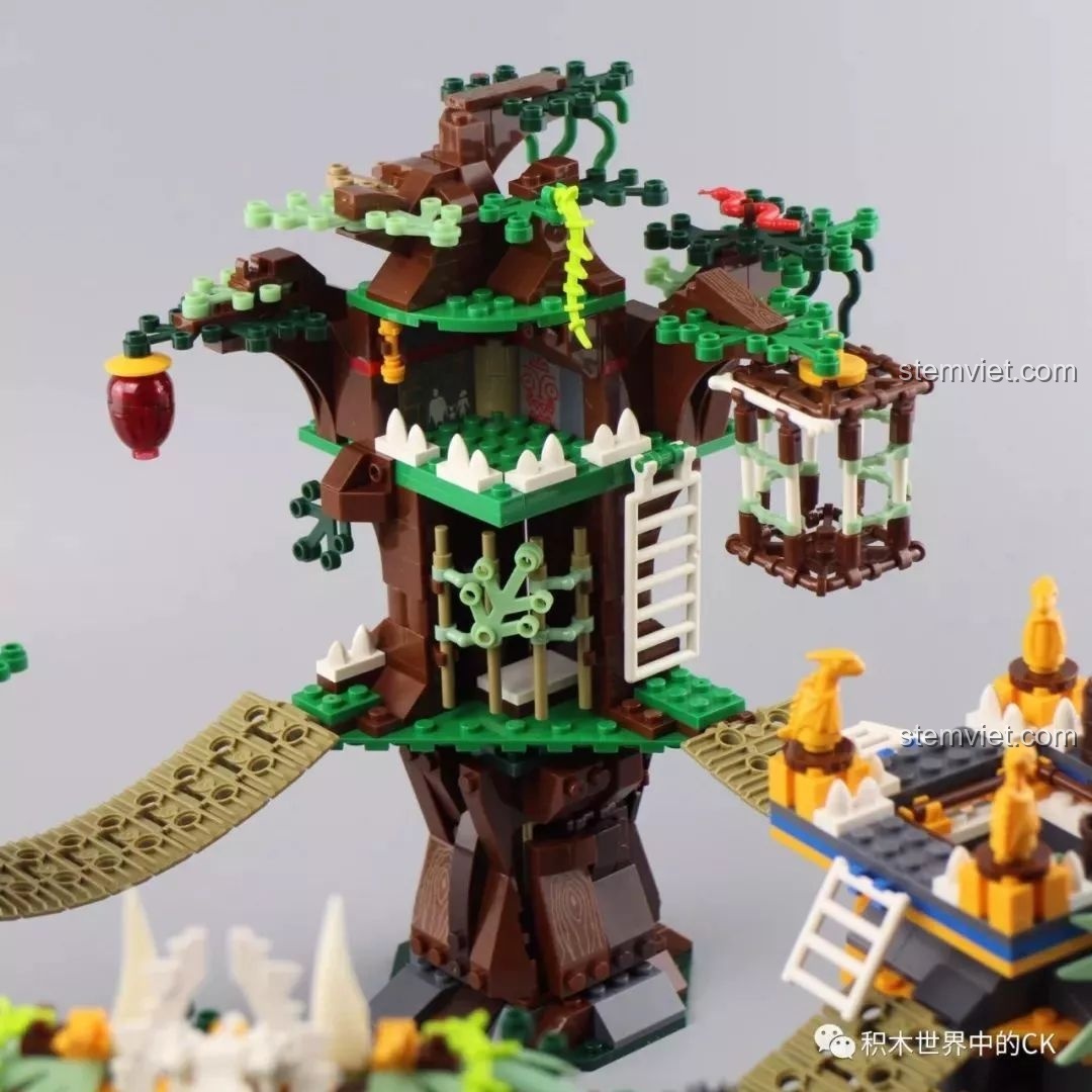 Chiếc lồng treo có thể hạ xuống, tạo thành lối đi trong bộ lắp ráp Winner 8053 Bộ Lạc Khủng Long Chiến Long Kỷ Jura.