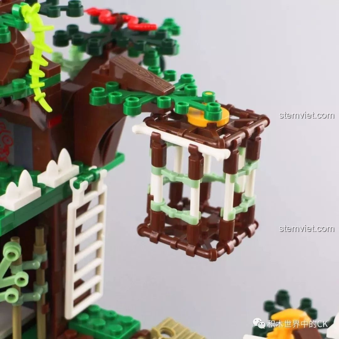 Bên trong tòa tháp cao nhất của bộ lắp ráp Winner 8053 Bộ Lạc Khủng Long Chiến Long Kỷ Jura, có một căn phòng ngủ.