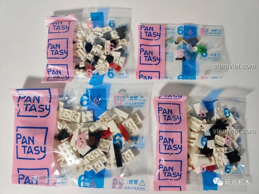 Chú cá chép lớn đã hoàn thành của bộ Cá Chép Hóa Rồng Pantasy 18001, với màu sắc trắng, đỏ, đen.