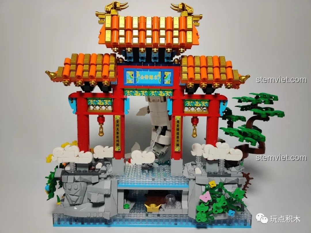 Mô hình hoàn chỉnh bộ Cá Chép Hóa Rồng Pantasy 18001 ở chế độ cá chép nửa thân vượt thác.