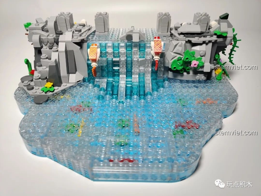 Nội dung túi số 3 của bộ lắp ghép Cá Chép Hóa Rồng Pantasy 18001, chứa các mảnh ghép màu đỏ và vàng.