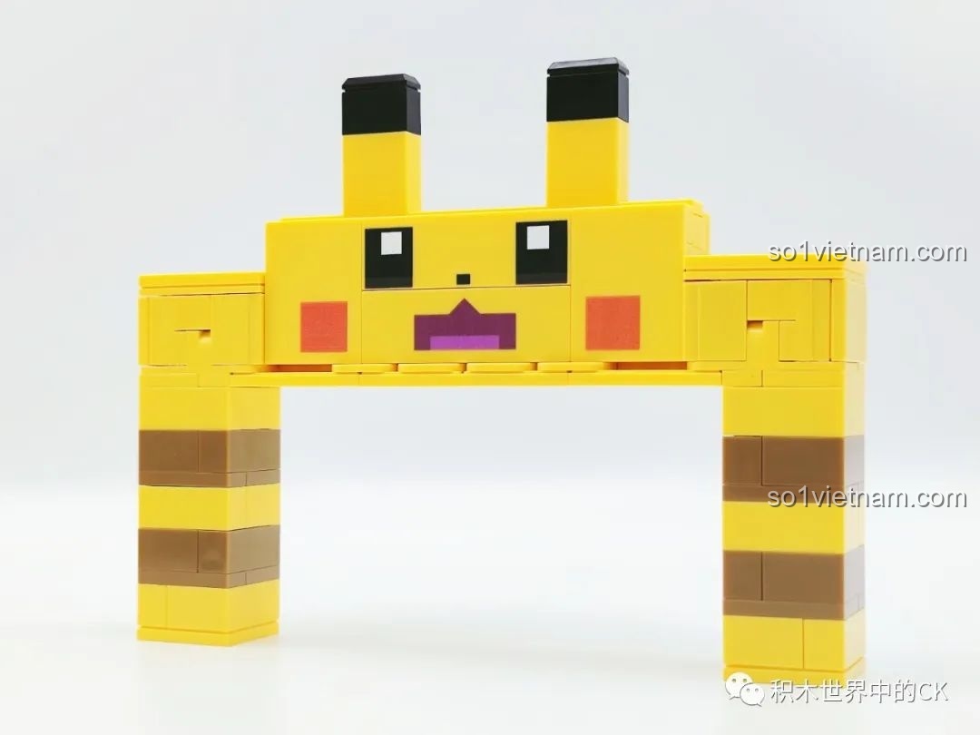 Cận cảnh mặt trước Cổng Pikachu từ bộ lắp ghép QMAN 73014 Pokémon, tái hiện khuôn mặt 