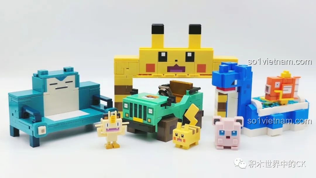 Toàn bộ 4 mẫu lắp ghép QMAN 73014 Pokémon và các nhân vật khi trưng bày cùng nhau, tạo nên một thế giới pixel sống động.